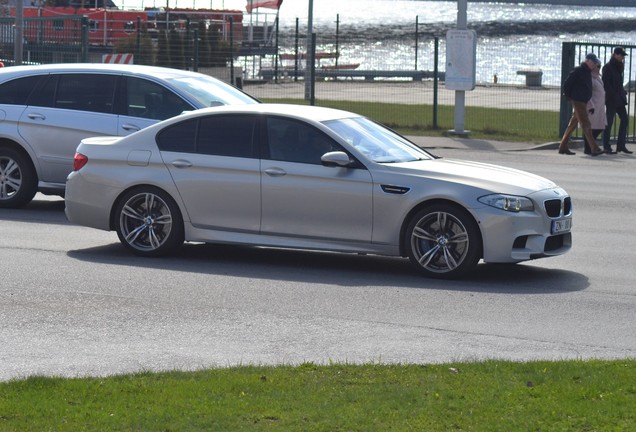 BMW M5 F10 2011