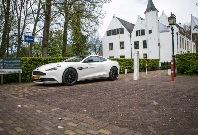 Aston Martin Vanquish 2015 Carbon White Edition