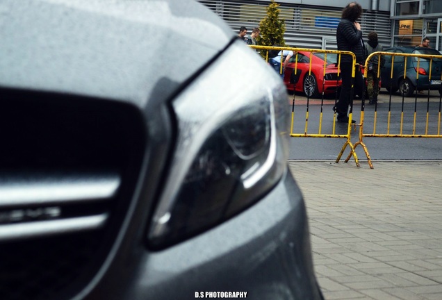 Mercedes-AMG A 45 W176 2015