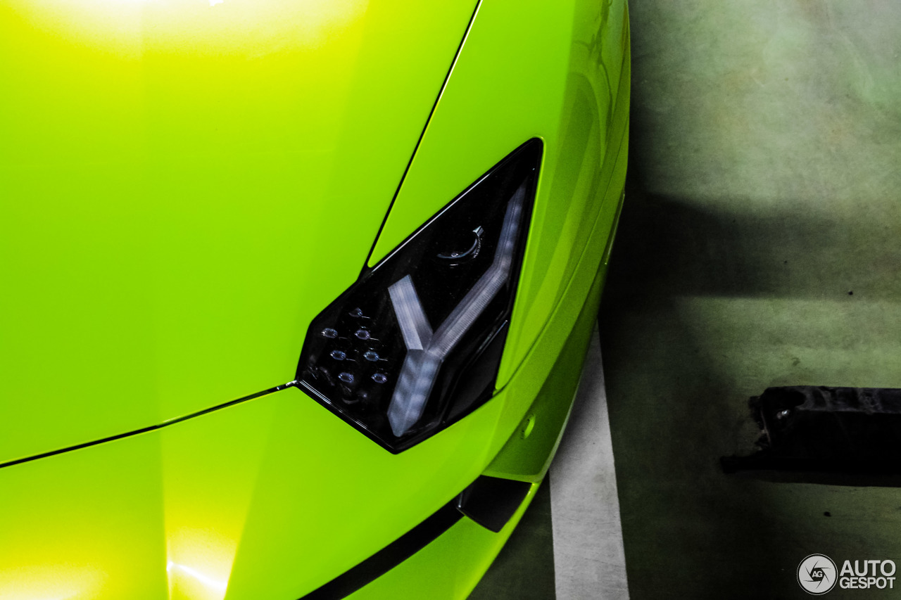 Lamborghini Aventador LP700-4 Roadster