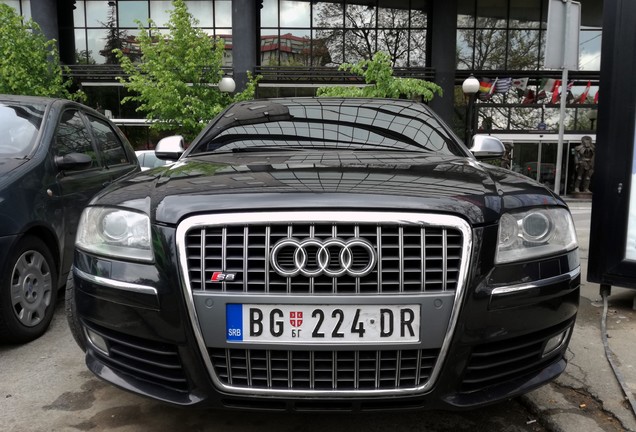 Audi S8 D3