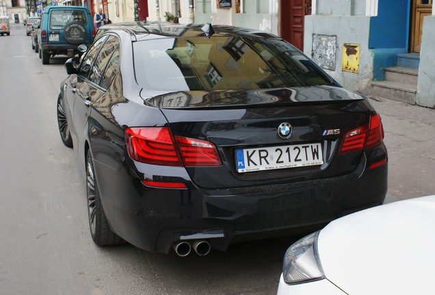 BMW M5 F10 2011