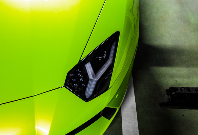 Lamborghini Aventador LP700-4 Roadster