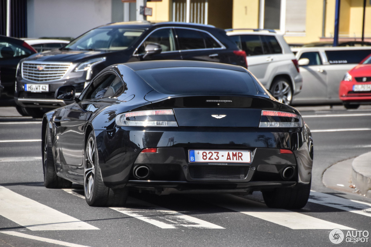 Aston Martin V12 Vantage Carbon Black Edition