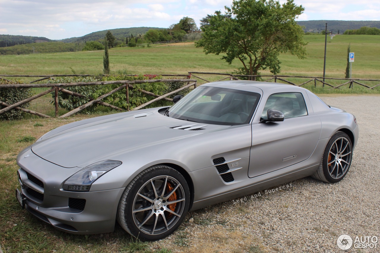 Mercedes-Benz SLS AMG