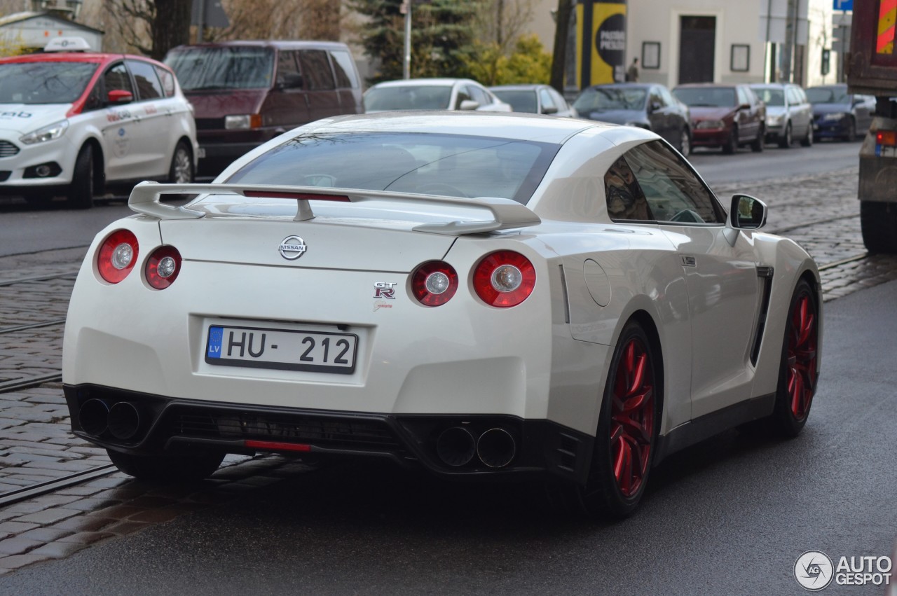 Nissan GT-R 2012