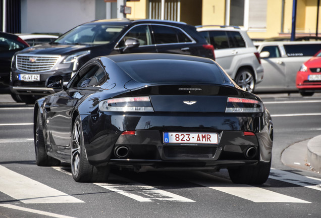 Aston Martin V12 Vantage Carbon Black Edition