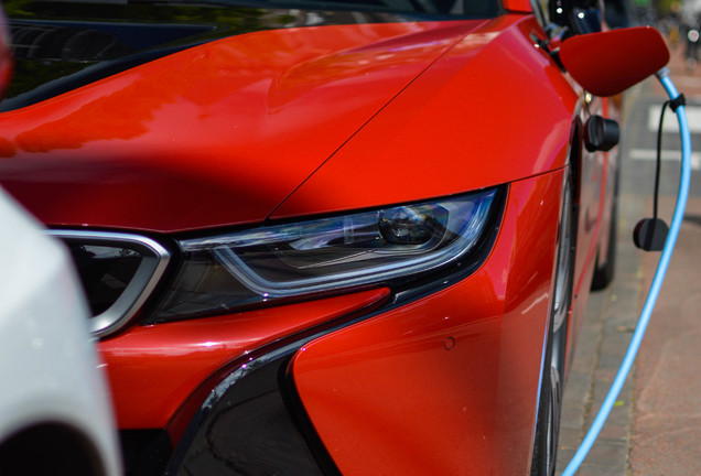 BMW i8 Protonic Red Edition