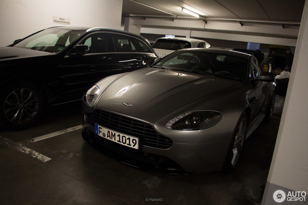 Aston Martin V8 Vantage 2012