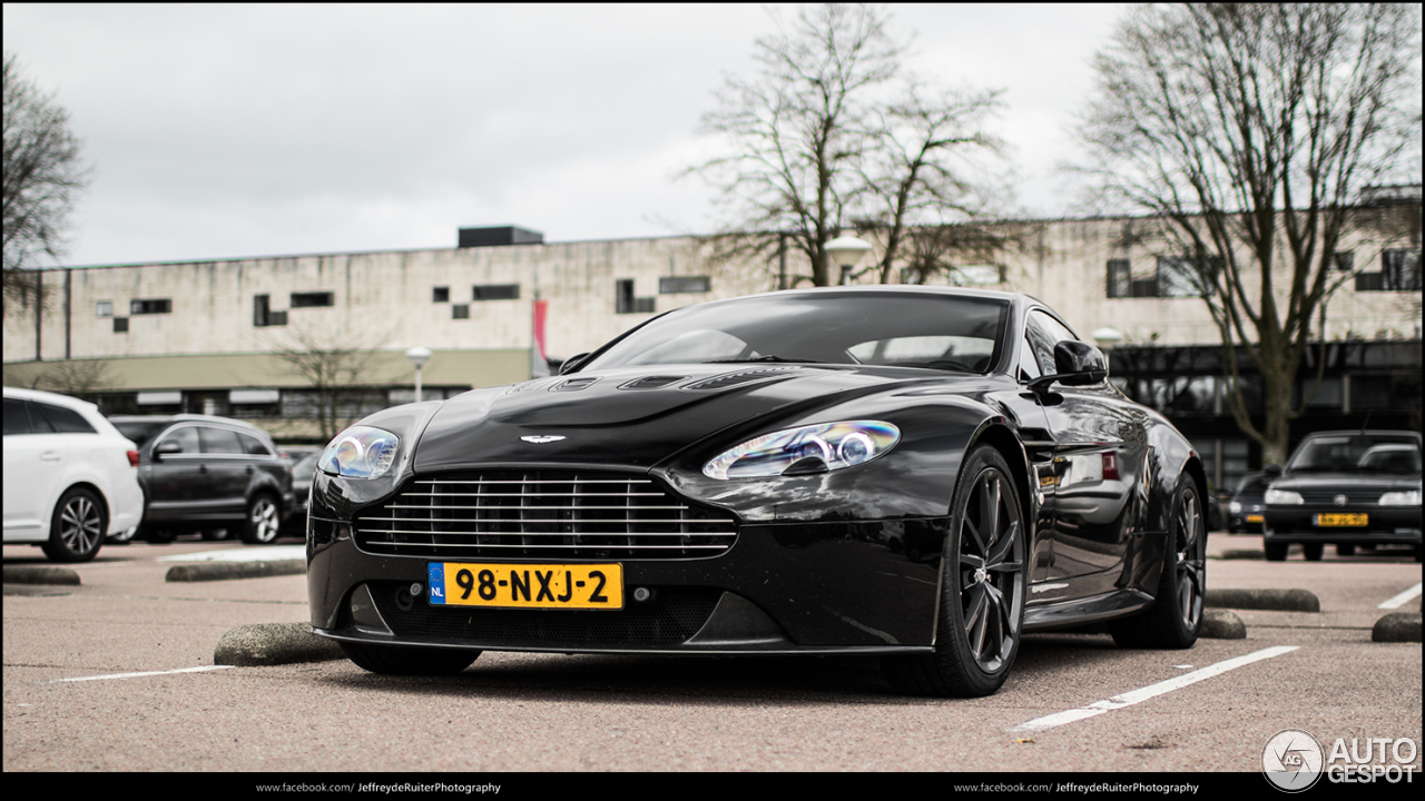 Aston Martin V12 Vantage Carbon Black Edition