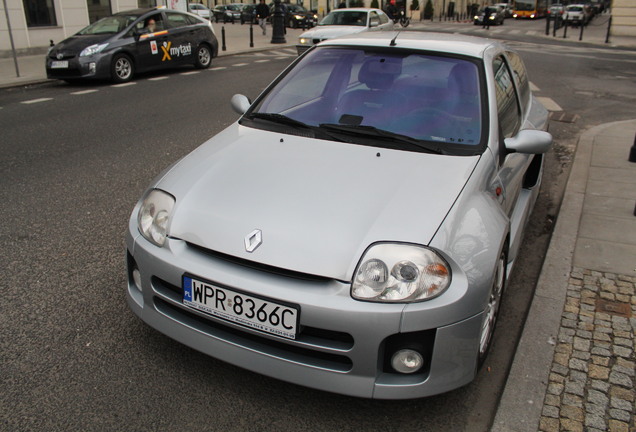 Renault Clio V6