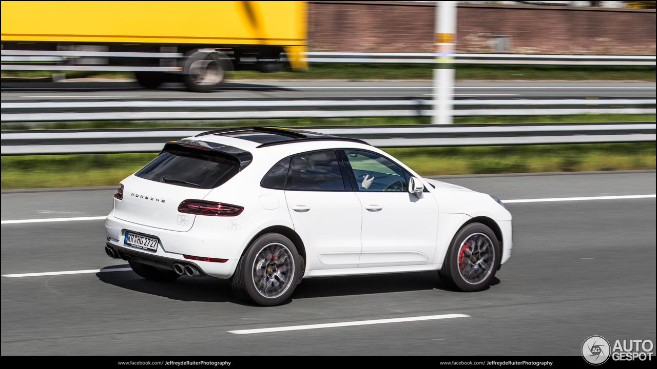 Porsche 95B Macan GTS