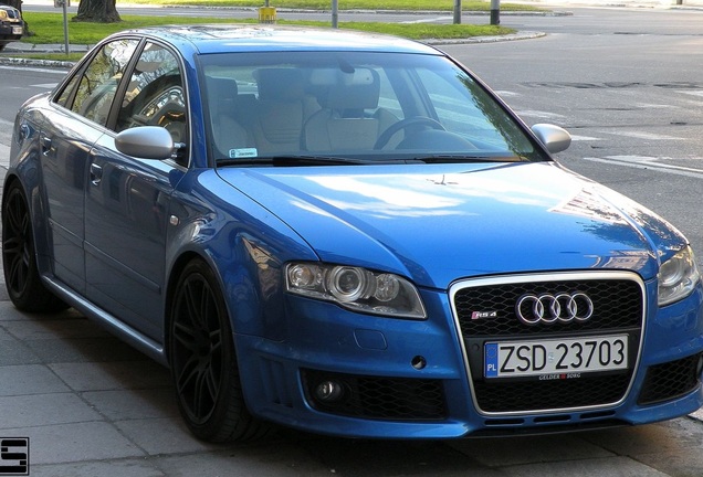 Audi RS4 Sedan