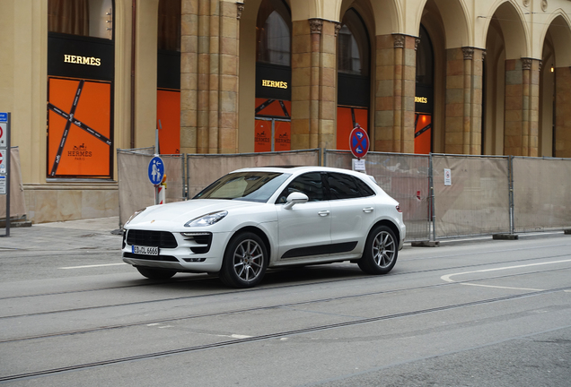 Porsche 95B Macan GTS