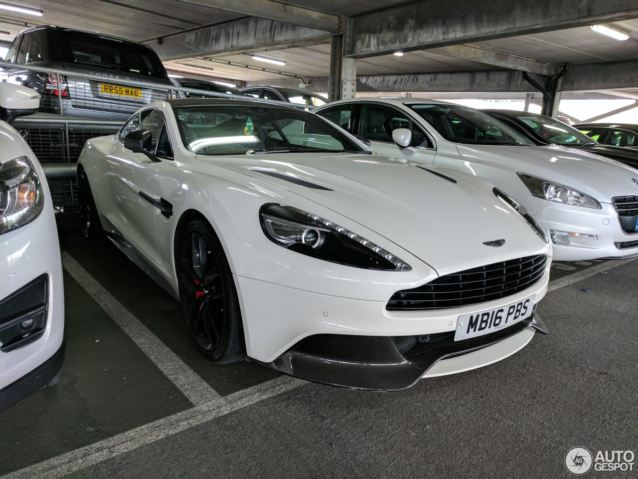 Aston Martin Vanquish 2015 Carbon White Edition