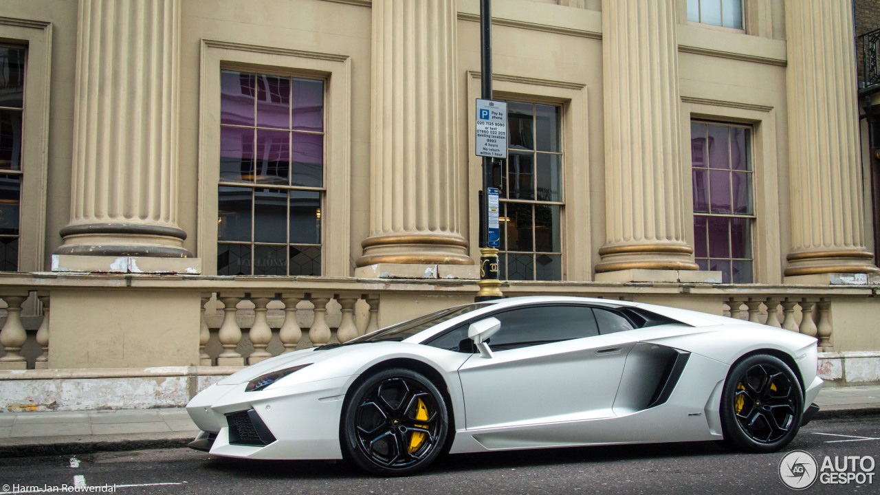 Lamborghini Aventador LP700-4