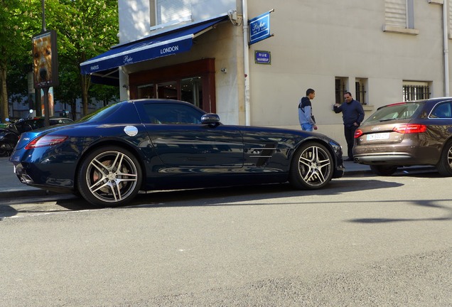 Mercedes-Benz SLS AMG