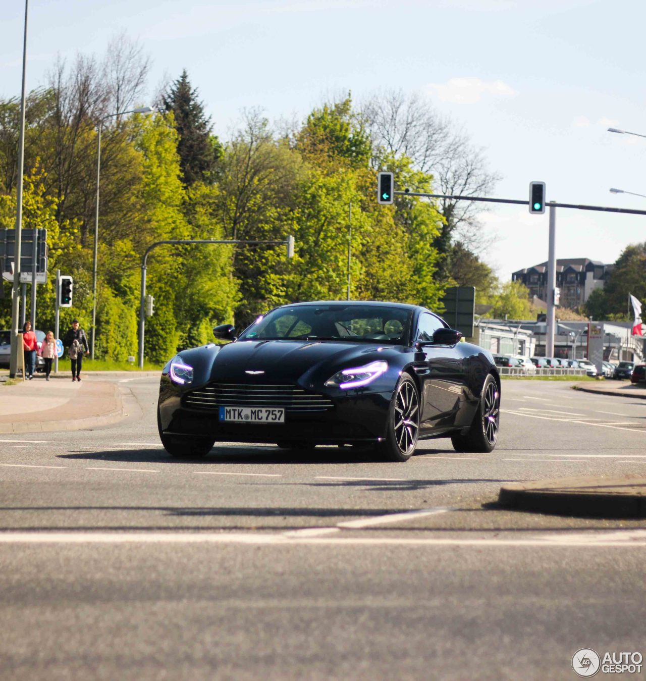 Aston Martin DB11