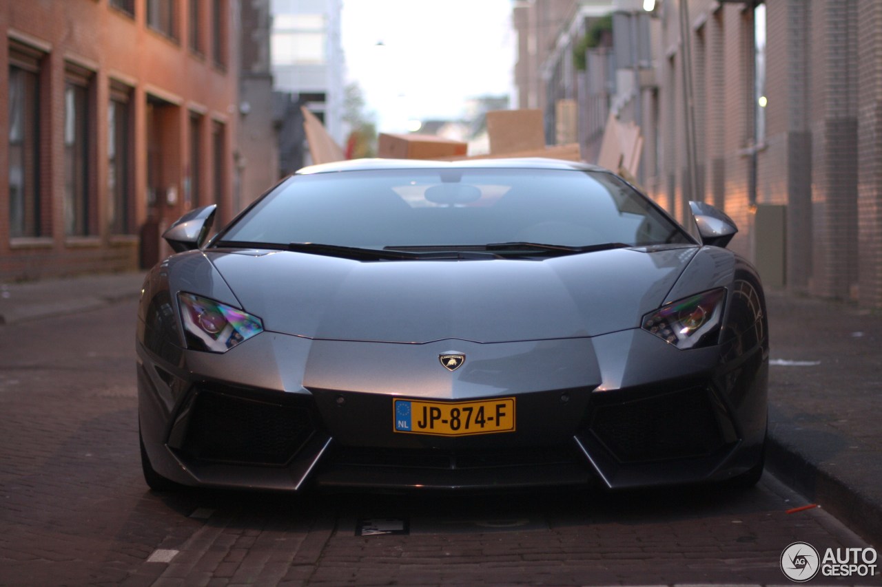 Lamborghini Aventador LP700-4 Roadster