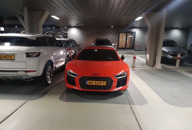 Audi R8 V10 Plus 2015