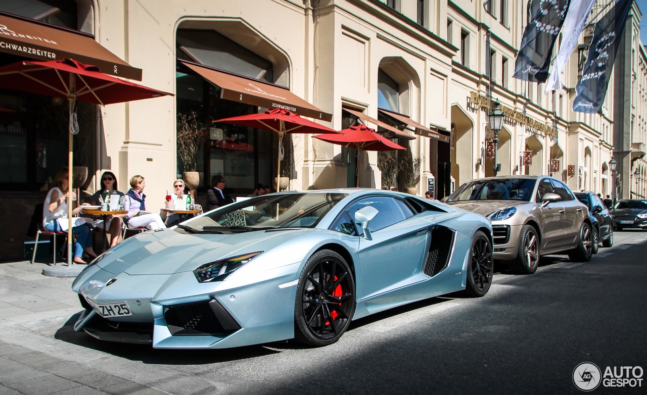 Lamborghini Aventador LP700-4