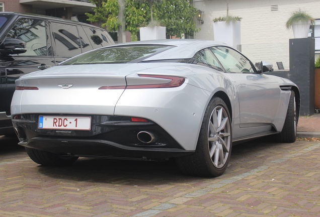 Aston Martin DB11