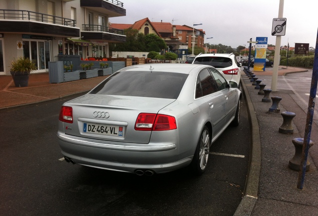 Audi S8 D3