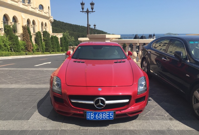 Mercedes-Benz SLS AMG