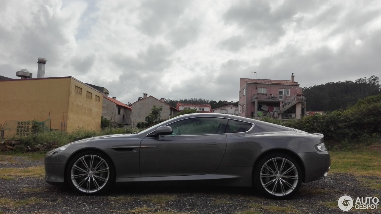 Aston Martin Virage 2011