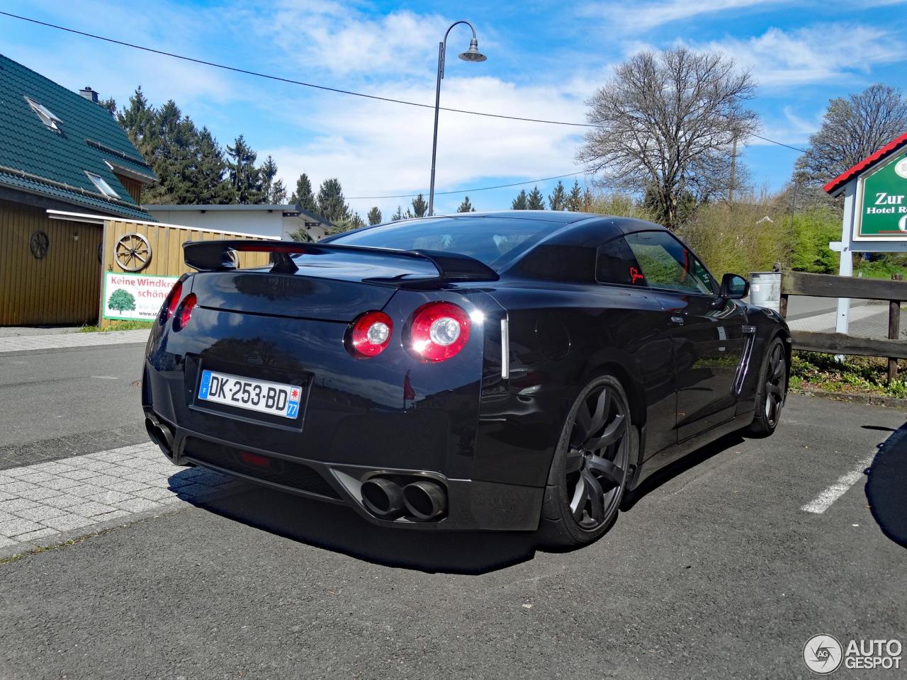 Nissan GT-R