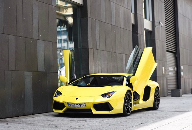 Lamborghini Aventador LP700-4