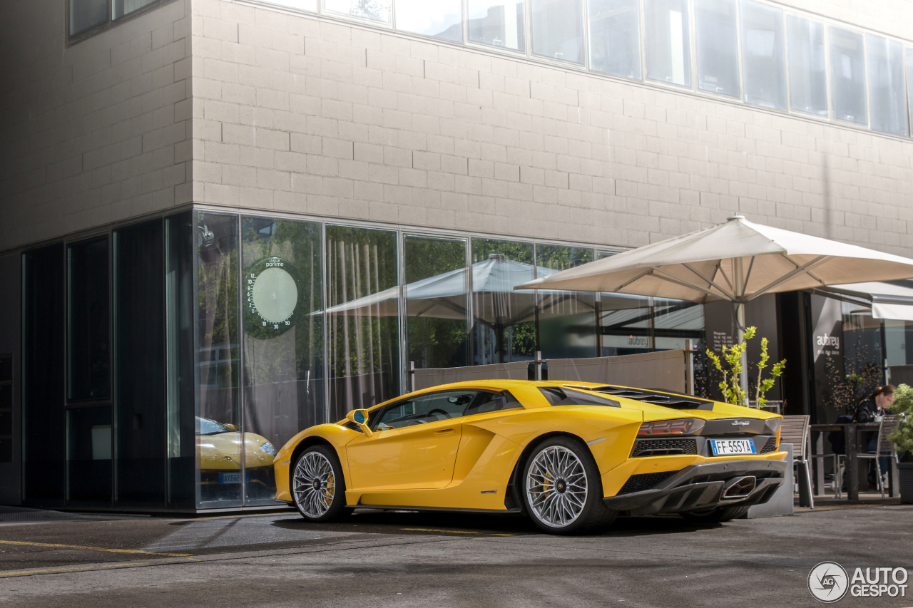 Lamborghini Aventador S LP740-4