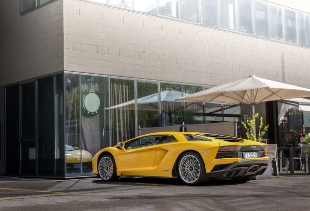 Lamborghini Aventador S LP740-4