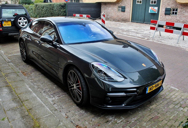 Porsche 971 Panamera Turbo