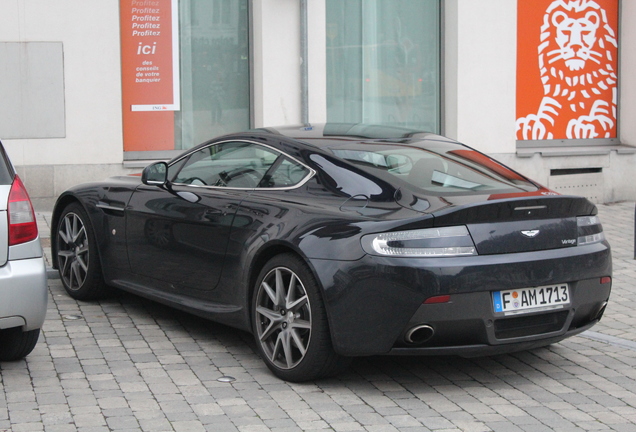 Aston Martin V8 Vantage 2012