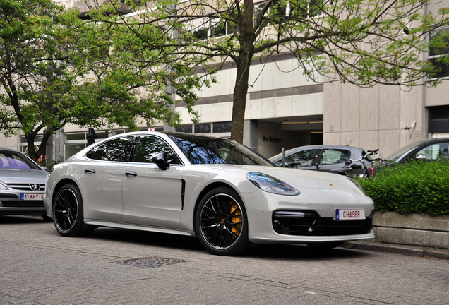 Porsche 971 Panamera Turbo