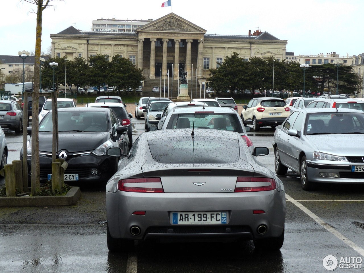 Aston Martin V8 Vantage