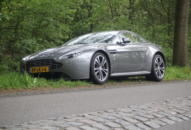 Aston Martin V12 Vantage