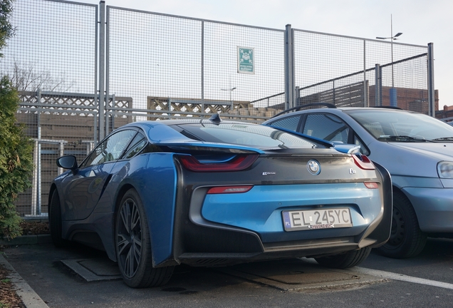 BMW i8