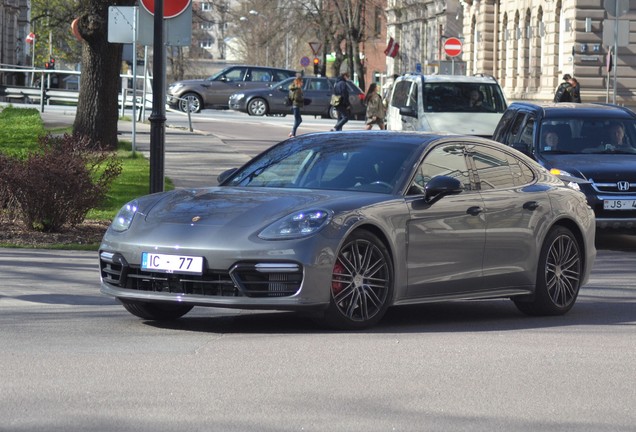 Porsche 971 Panamera Turbo