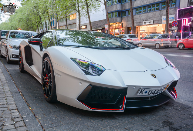 Lamborghini Aventador LP700-4 Pirelli Edition