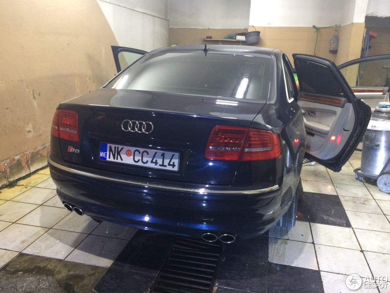 Audi S8 D3