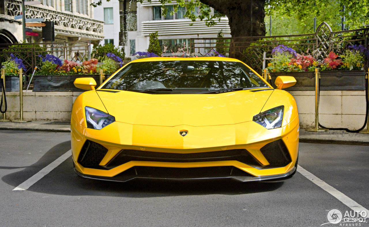 Lamborghini Aventador S LP740-4