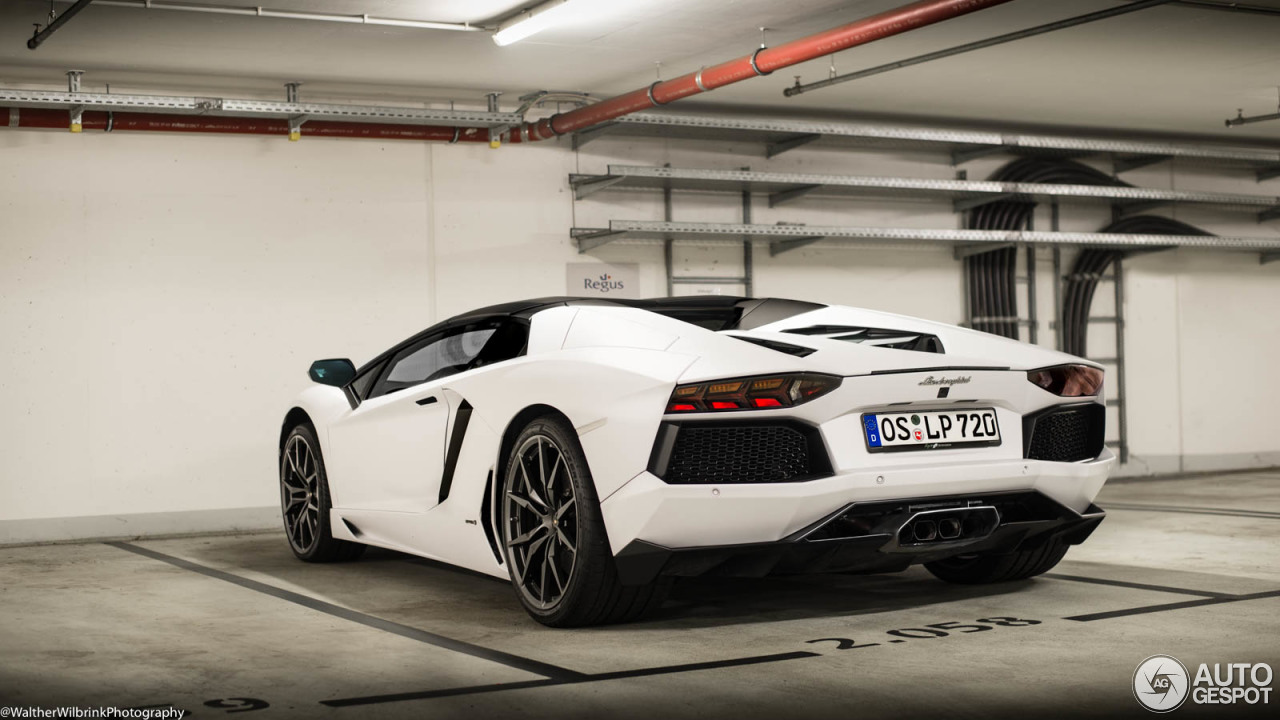 Lamborghini Aventador LP700-4 Roadster