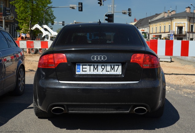 Audi RS4 Sedan