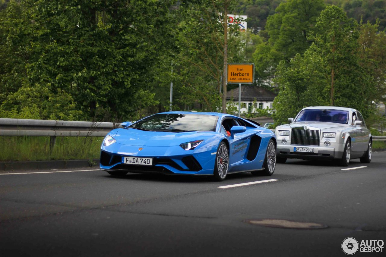 Lamborghini Aventador S LP740-4