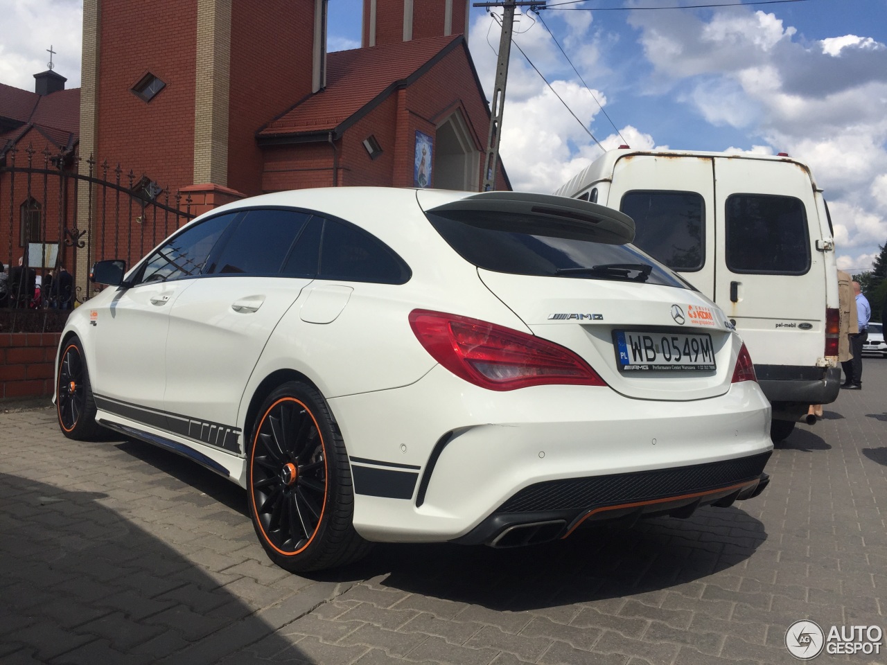 Mercedes-AMG CLA 45 Shooting Brake OrangeArt Edition