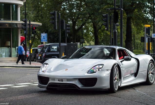 Porsche 918 Spyder Weissach Package