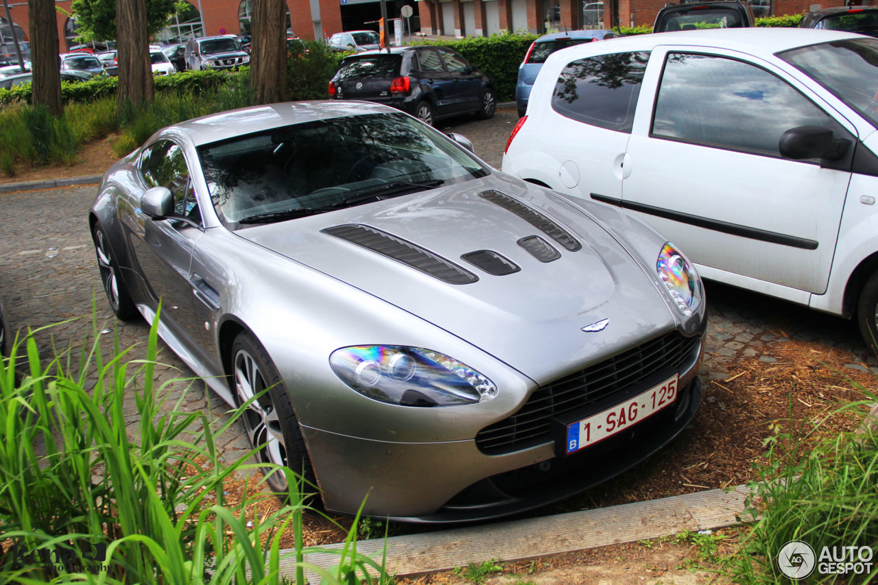 Aston Martin V12 Vantage