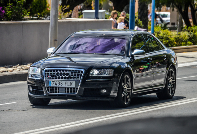 Audi S8 D3